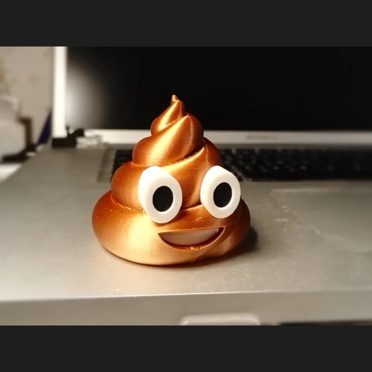 Emoji Caca Sonriente (Pile of Poo) - Impresion 3D